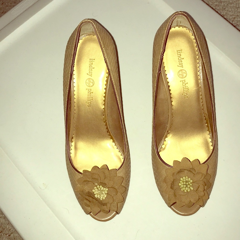 Lindsay Phillips tan wedges